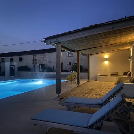 Holiday home Jardin Saint-Mande-sur-Bredoire
